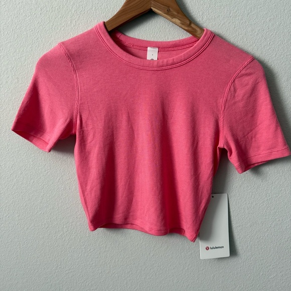 NWT Lululemon Hold Tight Cropped T-Shirt Sakura Pink Size 4 - Picture 1 of 6